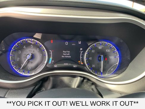 Used 2022 Chrysler Pacifica Touring-L FWD image 14