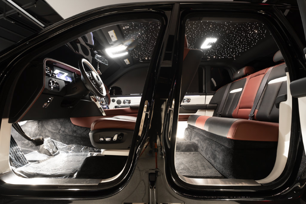 Used 2026 Rolls-Royce Cullinan AWD/4WD image 25