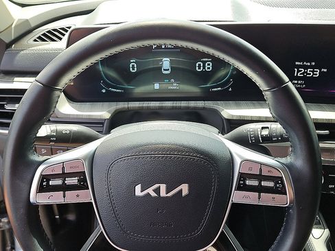 Used 2024 Kia Telluride EX w/ EX Captain's Chair Package FWD image 16