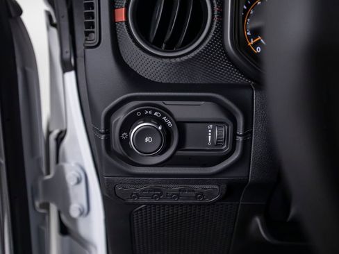 Used 2026 Jeep Wrangler Rubicon AWD/4WD image 34
