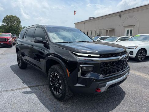 Used 2024 Chevrolet Traverse Z71 AWD/4WD image 4