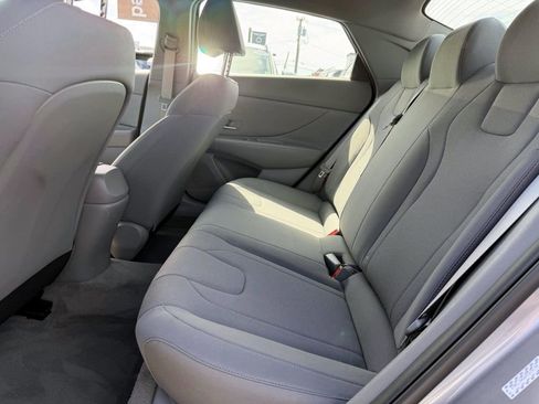 Certified 2023 Hyundai Elantra SE w/ Preferred Accessory Package FWD image 19