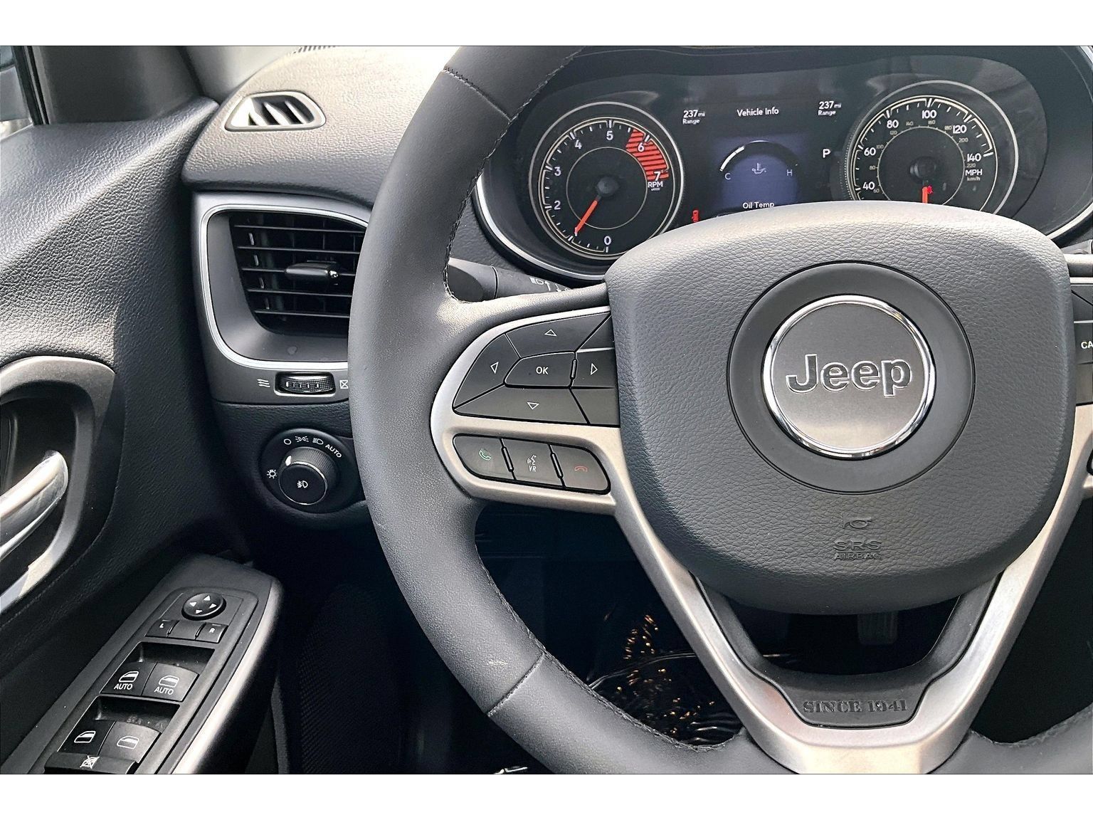 Used 2022 Jeep Cherokee Latitude Lux AWD/4WD image 11