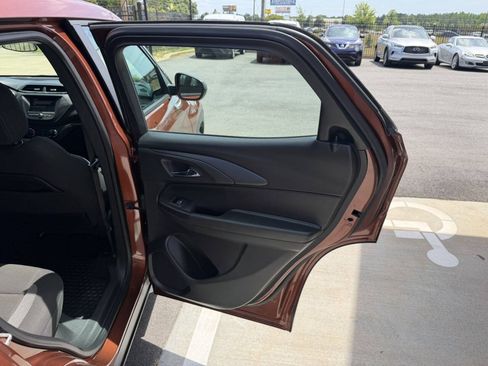 Used 2021 Chevrolet TrailBlazer LS FWD image 12