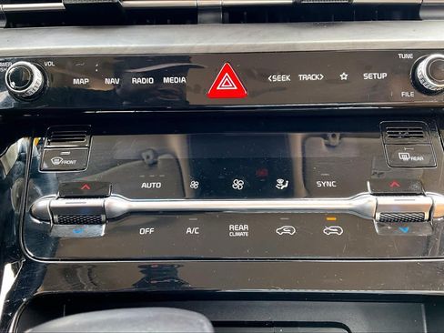 Used 2024 Kia Carnival EX FWD image 34