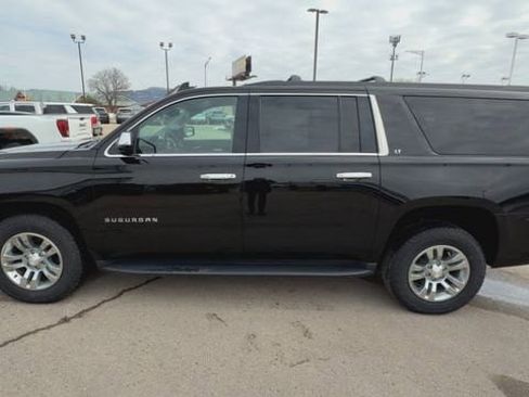 Used 2019 Chevrolet Suburban LT image 5