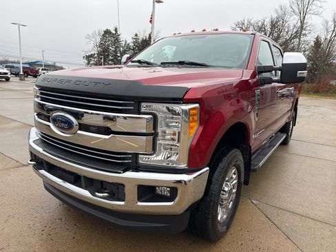 Used 2017 Ford F250 Lariat w/ Chrome Package image 3