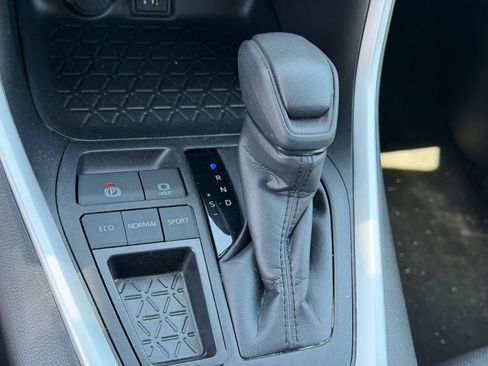 Used 2025 Toyota RAV4 XLE FWD image 20