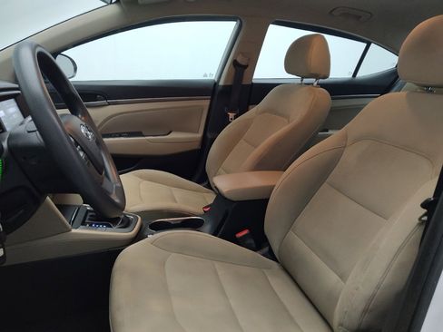 Used 2017 Hyundai Elantra SE image 17