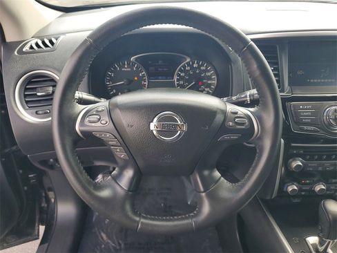 Used 2020 Nissan Pathfinder SV image 28