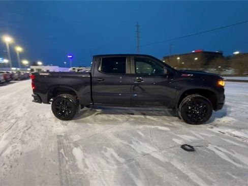 Used 2022 Chevrolet Silverado 1500 Custom Trail Boss w/ LPO, Dark Essentials Package image 9