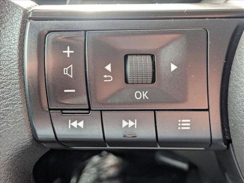 Used 2023 Nissan Rogue S image 13