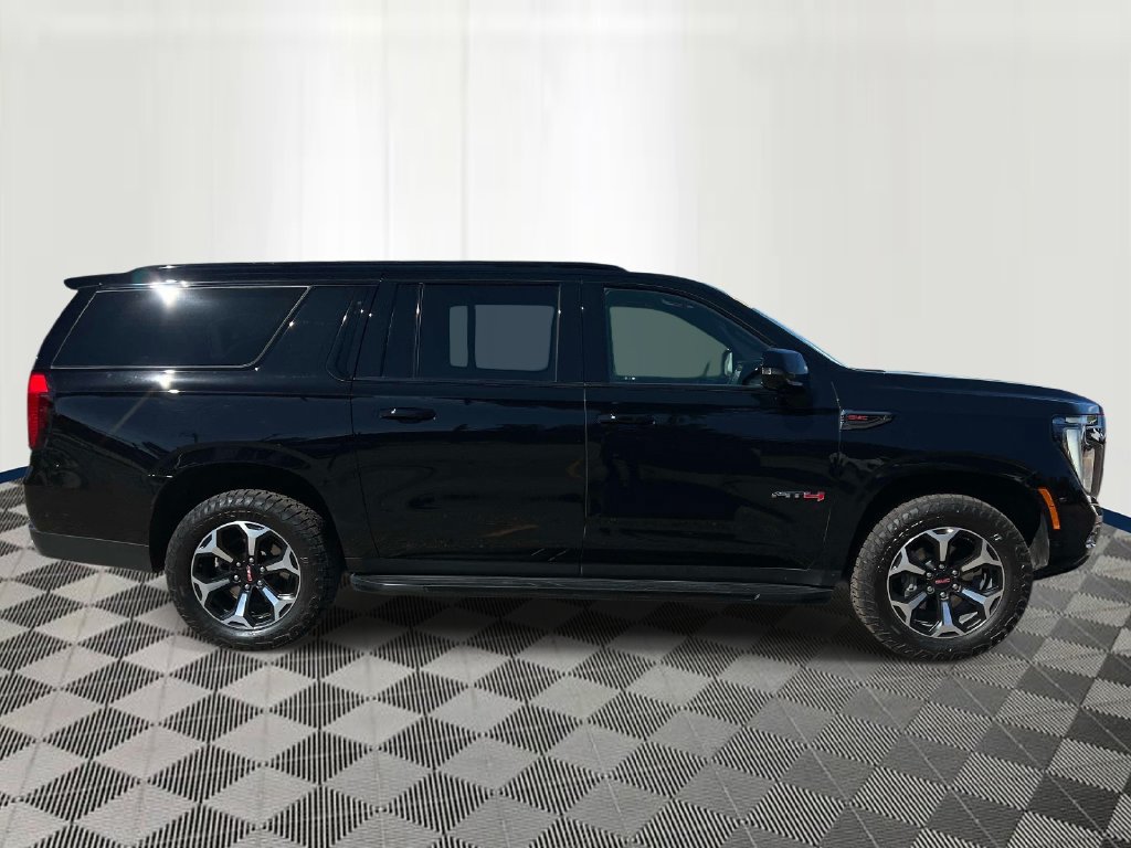 Used 2025 GMC Yukon XL AT4 AWD/4WD image 5