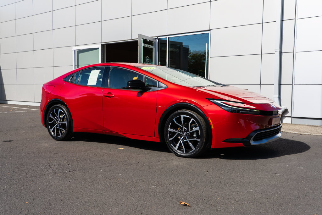 Used 2025 Toyota Prius Plug-In Hybrid FWD image 29