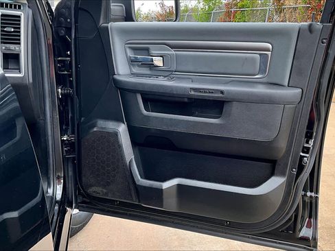 Used 2021 RAM 1500 Classic SLT AWD/4WD image 25