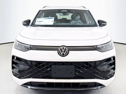 New 2026 Volkswagen Tiguan SE R-Line FWD image 2