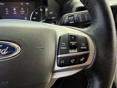 Used 2022 Ford Explorer XLT image 17