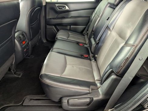 Used 2019 Nissan Pathfinder SL image 28
