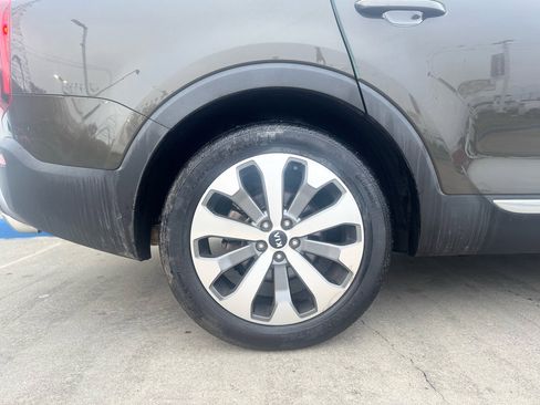 Used 2020 Kia Telluride S w/ S 8 Passenger Seating Package image 22