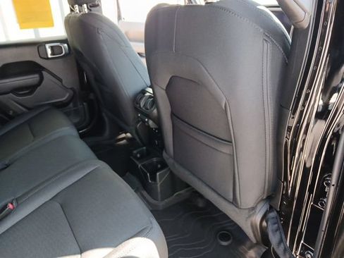 Used 2023 Jeep Gladiator Sport AWD/4WD image 31