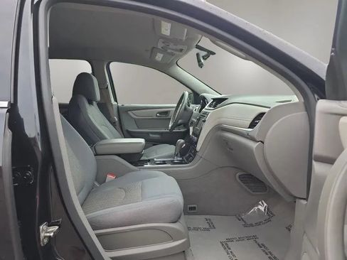 Used 2015 Chevrolet Traverse LT w/ Style and Technology Package FWD image 43