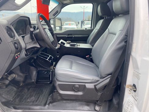 Used 2015 Ford F550 4x4 Regular Cab Super Duty image 10