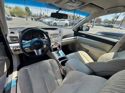 Used 2010 Subaru Outback 2.5i Premium AWD/4WD image 24