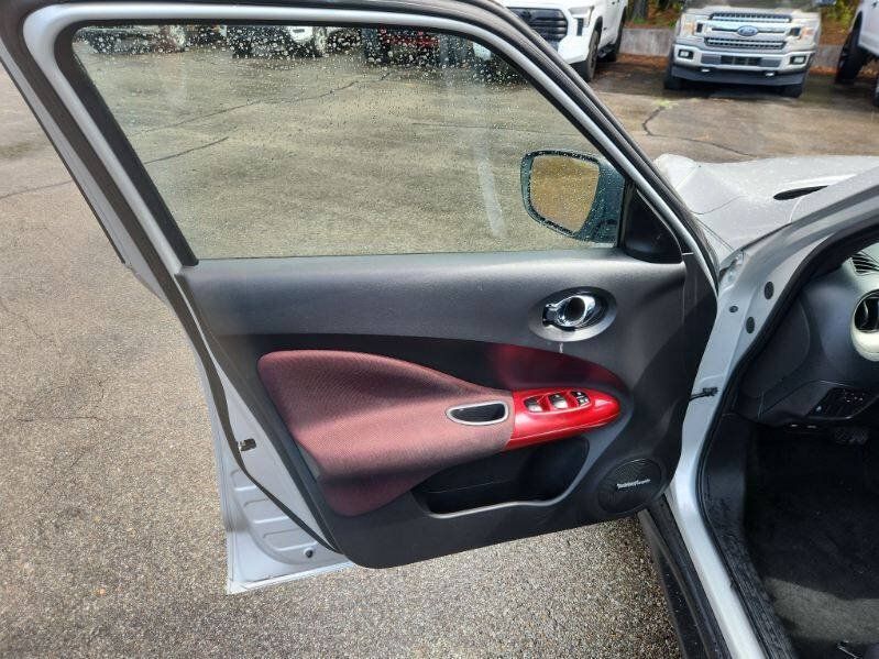 Used 2015 Nissan Juke SV w/ Technology Package FWD image 9