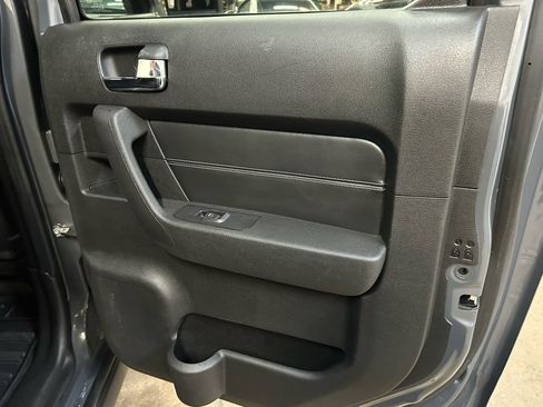 Used 2009 HUMMER H3T image 21