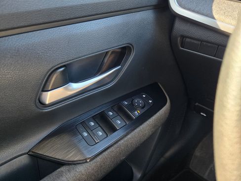 Used 2025 Nissan Kicks SV image 21