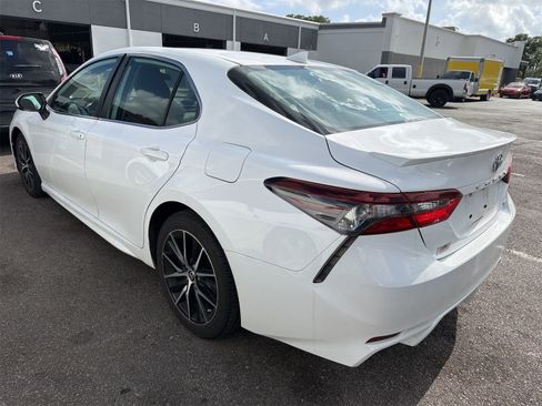 Used 2021 Toyota Camry SE FWD image 2