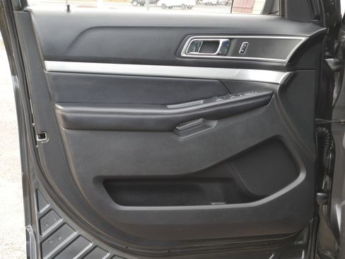 Certified 2017 Ford Explorer XLT w/ Equipment Group 202A image 32