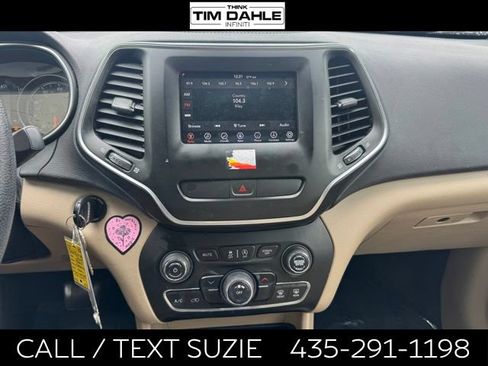 Used 2019 Jeep Cherokee Latitude w/ Popular Appearance Group FWD image 10
