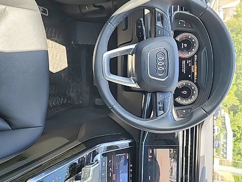 Used 2023 Audi Q7 2.0T Premium w/ Convenience Package AWD/4WD image 11