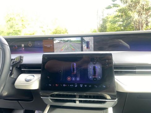 Used 2024 Lincoln Nautilus Premier image 14