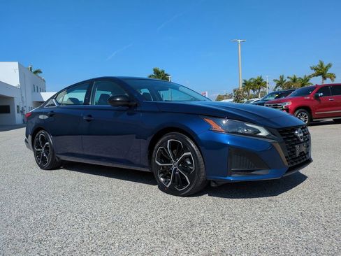 Certified 2024 Nissan Altima 2.5 SR image 3