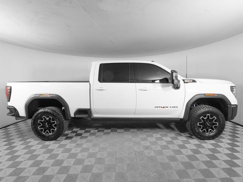 Used 2025 GMC Sierra 2500 AT4X AWD/4WD image 3