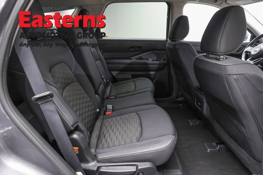 Used 2024 Nissan Pathfinder SV AWD/4WD image 23