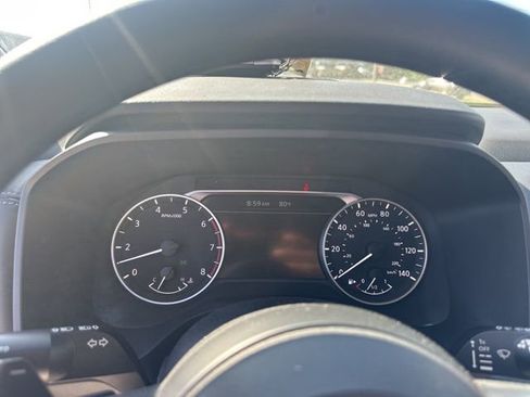 Used 2024 Nissan Rogue SV FWD image 9
