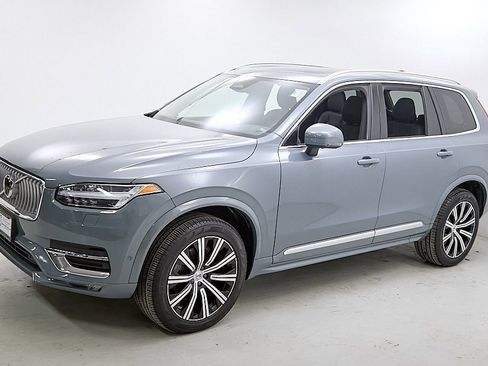 Used 2023 Volvo XC90 B5 Plus image 7