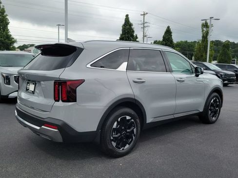 Certified 2024 Kia Sorento S FWD image 4