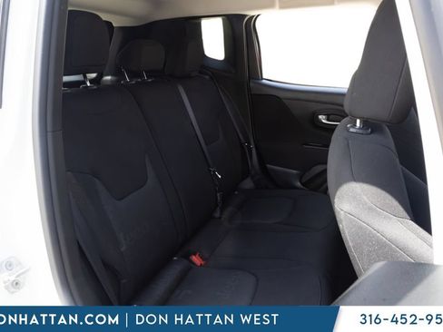 Used 2017 Jeep Renegade Latitude w/ Cold Weather Group AWD/4WD image 18