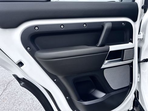 Used 2024 Land Rover Defender 130 S image 30