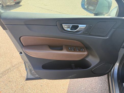Used 2021 Volvo XC60 T5 Momentum FWD image 15