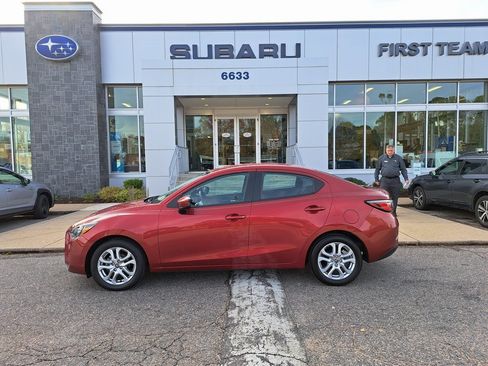 Used 2017 Toyota Yaris iA image 3