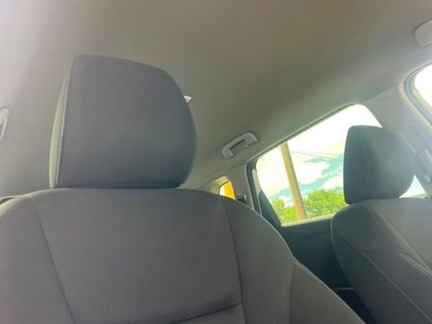 Used 2023 Nissan Rogue S image 21