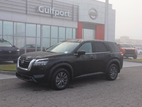 Used 2025 Nissan Pathfinder S image 2