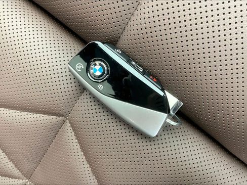 Used 2024 BMW 740i image 14