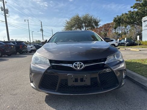 Used 2017 Toyota Camry SE image 3