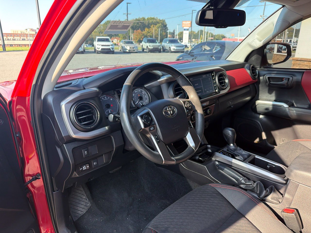 Used 2021 Toyota Tacoma SR5 RWD image 4